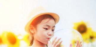 چرا استنشاق هلیوم صدای شما را جالبتر می کند؟ استنشاق گاز هلیوم