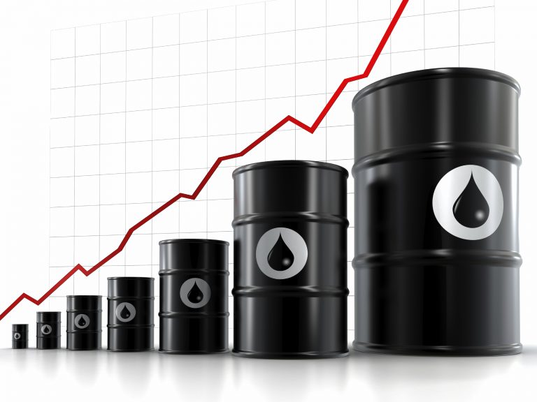 عقب نشینی بازار نفت از رکورد ۷۰ دلار