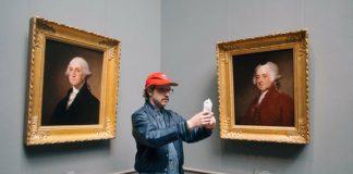 سلفی با مونوپاد درموزه های ایران ممنوع شد