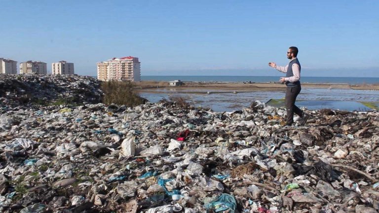 زباله‌ها سالانه هزارهکتار از ایران را آلوده می‌کنند