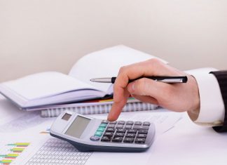 “۴۰ درصد از تولید ناخالص داخلی از مالیات معاف است”