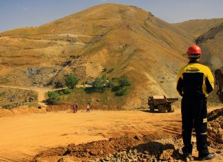 “مراقب از دست رفتن بازارهای صادراتی مواد معدنی باشیم”