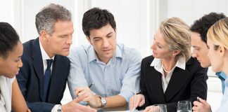 پنج کاری که مدیران بزرگ در جلسههای کاری انجام میدهند