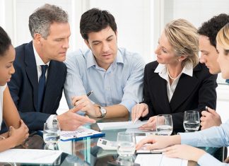 پنج کاری که مدیران بزرگ در جلسههای کاری انجام میدهند