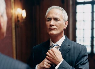 به تصویری که در آینه میبینید احترام بگذارید