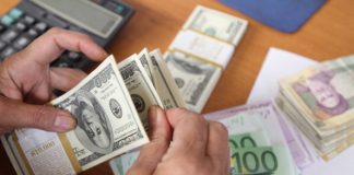 دو راهی ارزی دولت در سال آینده