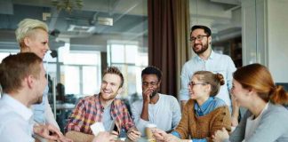 چطور با کارمندان در ارتباط باشید؟