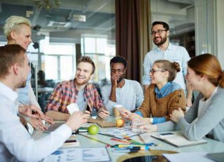 چطور با کارمندان در ارتباط باشید؟