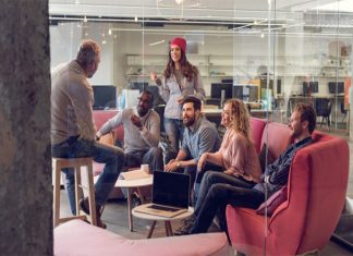 چگونه بدون صحبت کردن به اعضای تیم انگیزه دهیم