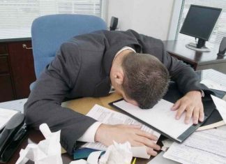 چطور کارمندان غیر متعهد و ناسازگار را مدیریت کنیم