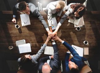 چگونه اعتماد کارمندان را جلب کنیم