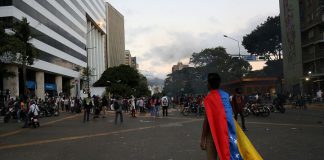 هرجومرج در ونزوئلا روی قیمت نفت تأثیر میگذارد؟