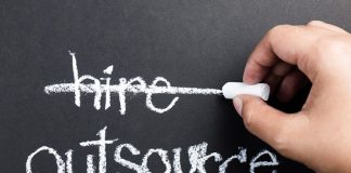 چه کارهایی را به تیمهای خارج از شرکت محول کنیم؟