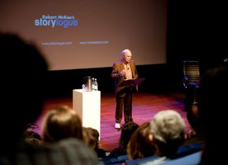 چگونه با داستان سرایی تاثیرگذار مشتریان را قانع کنیم؟