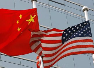 چین از آمریکا جلو میزند پرچم چین و آمریکا