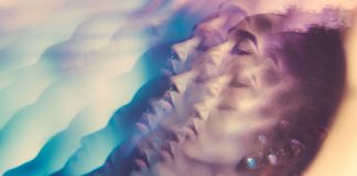 چرا انسان خواب میبیند؟ African American woman dreaming.