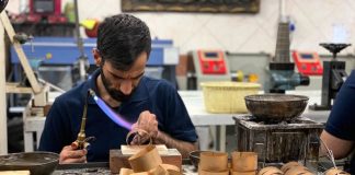 کارگران کمترین درآمد و مدیران بیشترین درآمد را در ایران دارند کارگر صنعتگر