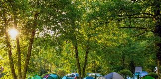 ایرانیها بیشتر ساعات روز را به چهکاری اختصاص میدهند؟ کمپینگ و سفر