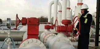 صادرات گاز ترکمنستان به ترکیه از مسیر ایران؛ دروازهای طلایی یا پایان بازار؟ یک کارشناس حوزه انرژی گفت: در سالهای اخیر، تبدیل شدن ایران به هاب گاز طبیعی در منطقه بارها مطرح شده و اکنون در صورت اجرایی شدن واردات گاز ترکیه از ترکمنستان و وجود ظرفیت لازم در ایران؛ این امکان وجود خواهد داشت که گاز به اروپا برسد.