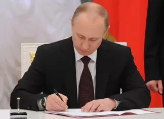 پوتین قانون معاهده جامع راهبردی با ایران را امضا کرد پوتین قانون معاهده جامع راهبردی با ایران را امضا کرد